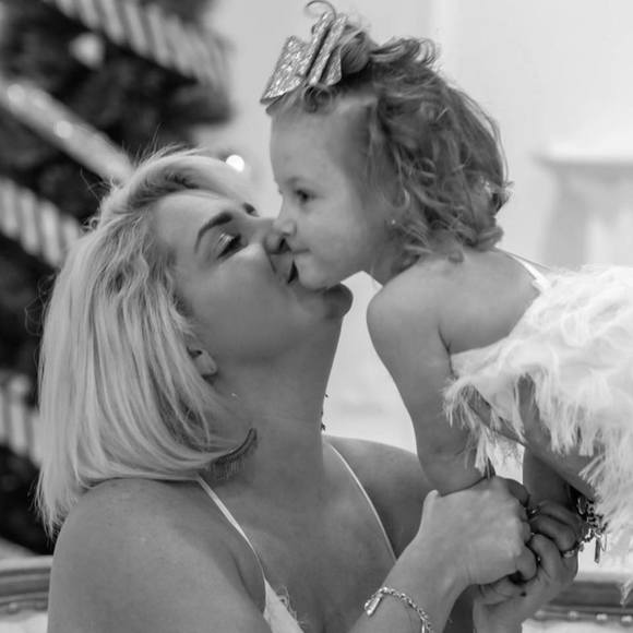 Meet your Posher, Amanda - Picture 1 of 1